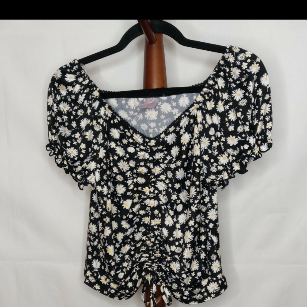 No Boundaries Women's multi-crop top